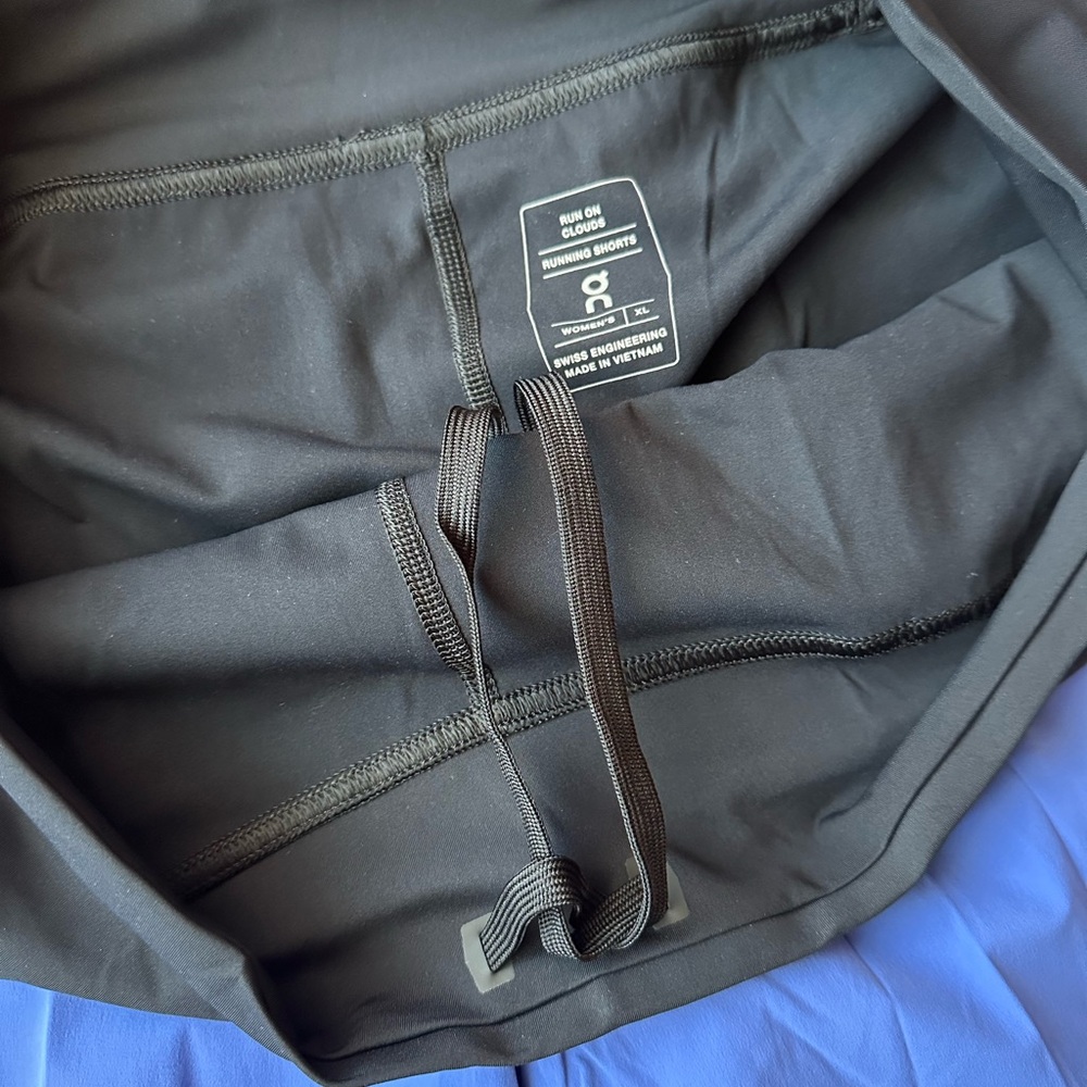 ON On Running Women's Running Shorts - Black and Cobalt XL LIKE NEW - Picture 8 of 9
